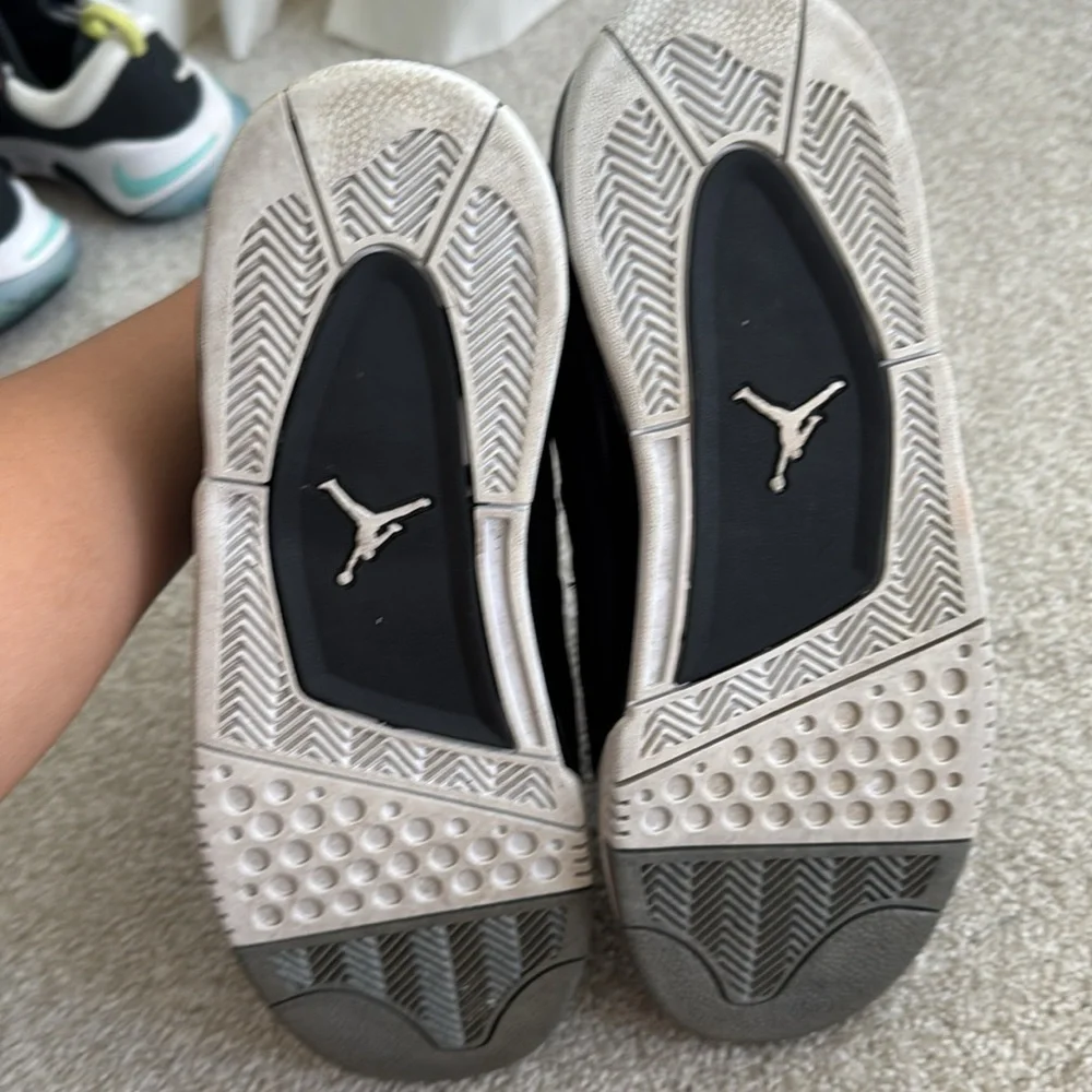 Jordan Black White Low-Top Sneakers - Picture 6 of 7